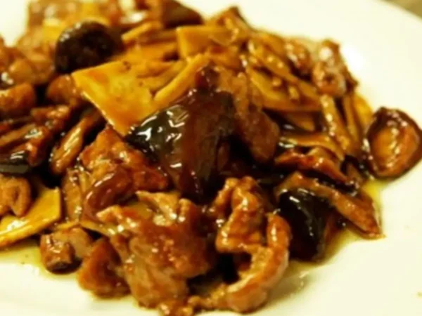 066.Cerdo con Bambú y Setas Chinas